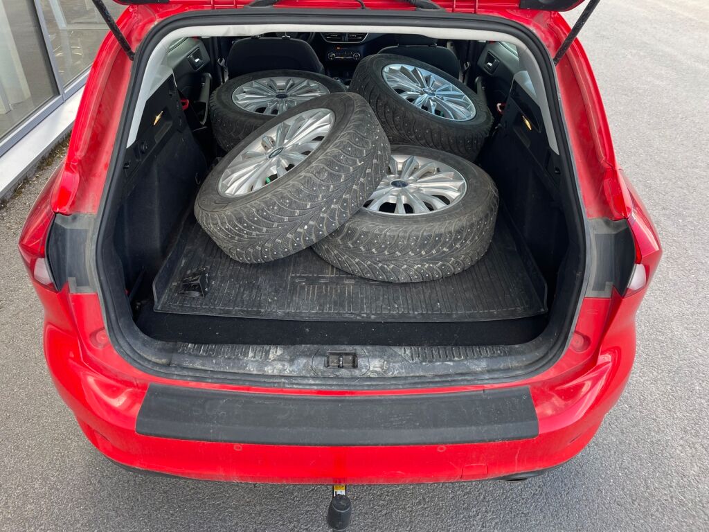 Ford Focus 2020 Punainen