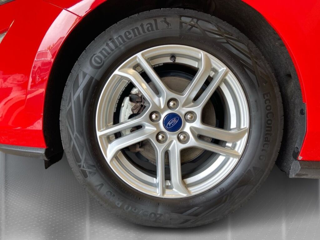 Ford Focus 2020 Punainen