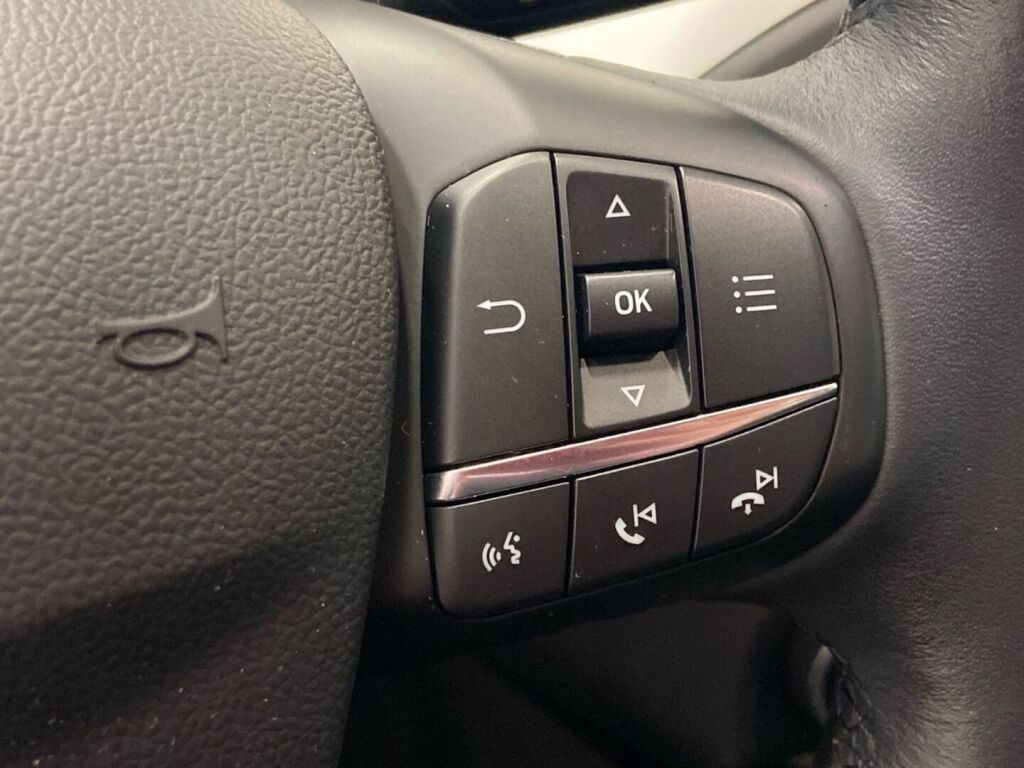Ford Focus 2020 Punainen