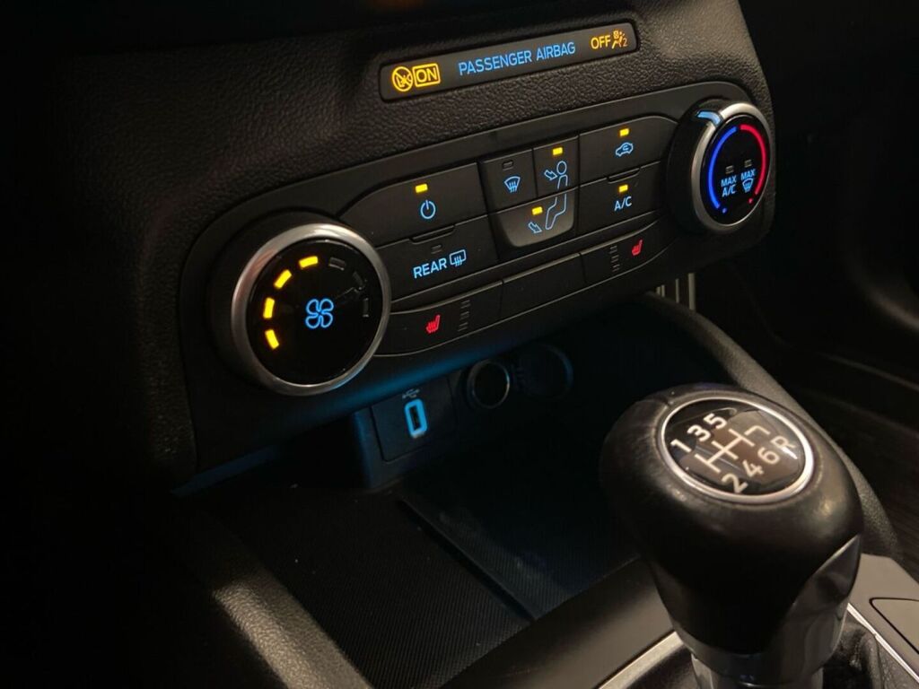 Ford Focus 2020 Punainen