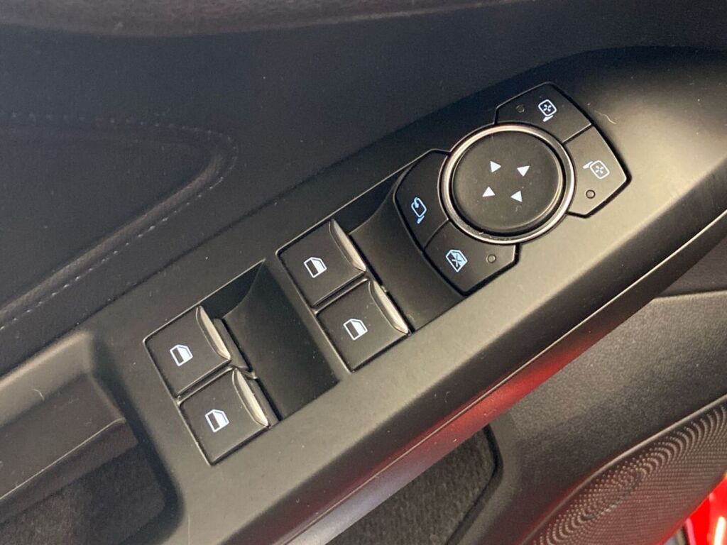 Ford Focus 2020 Punainen