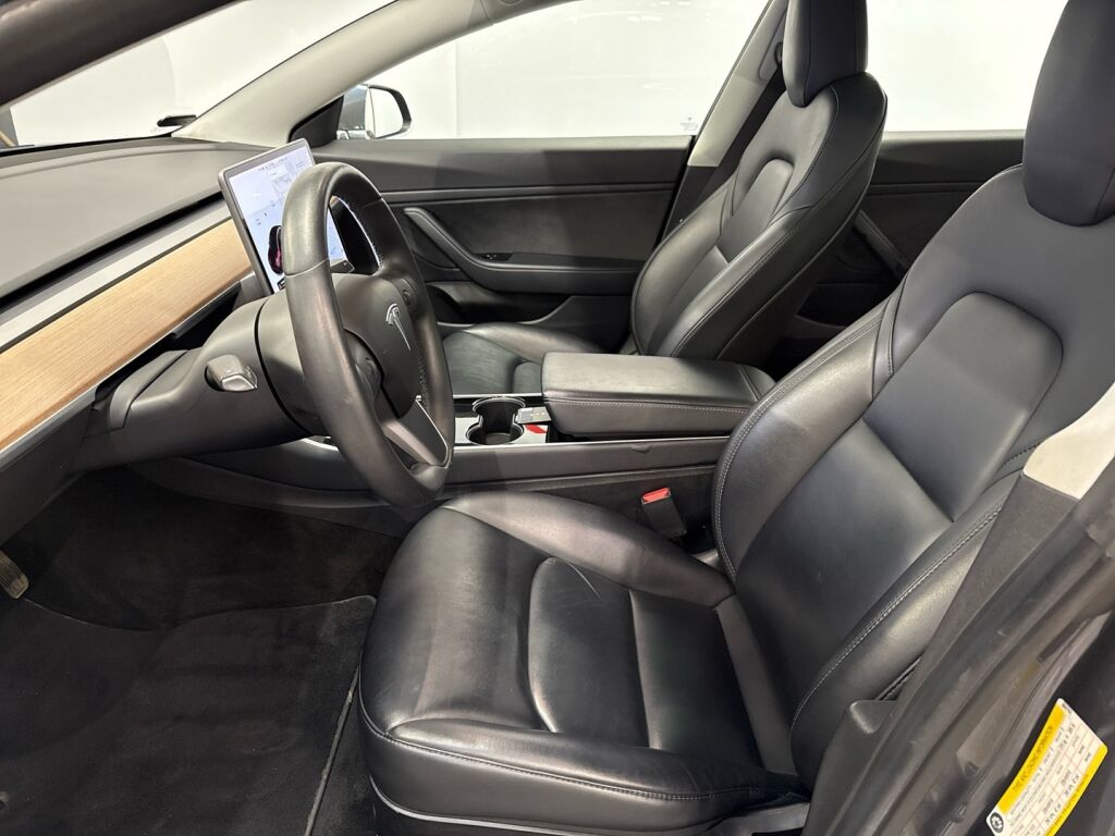 Tesla Model 3 2020 Harmaa