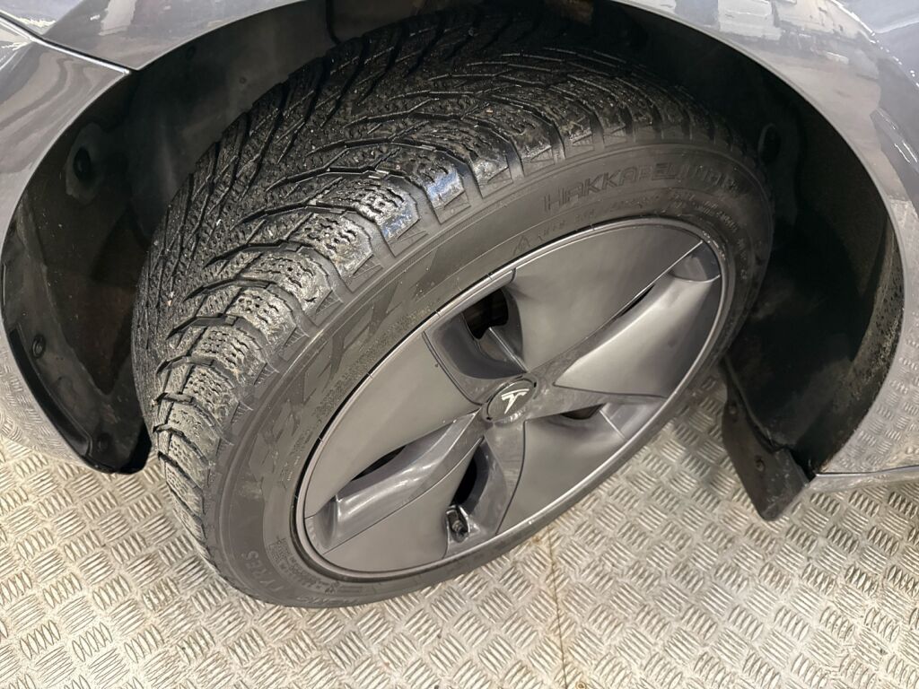 Tesla Model 3 2020 Harmaa