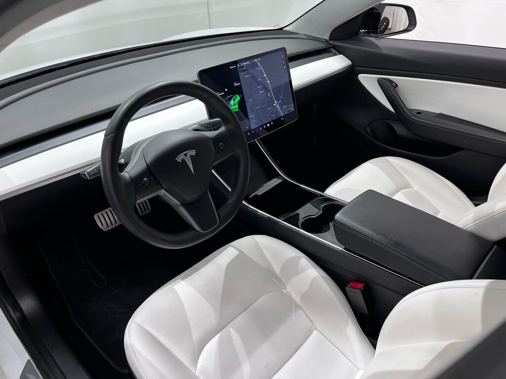 Tesla Model 3 2019 Valkoinen