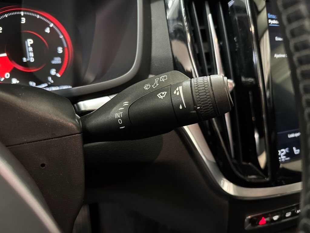 Volvo V60 2020 Valkoinen