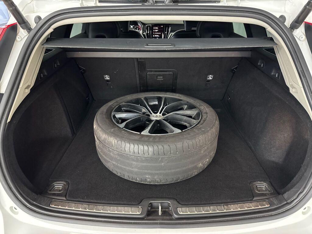 Volvo V60 2020 Valkoinen