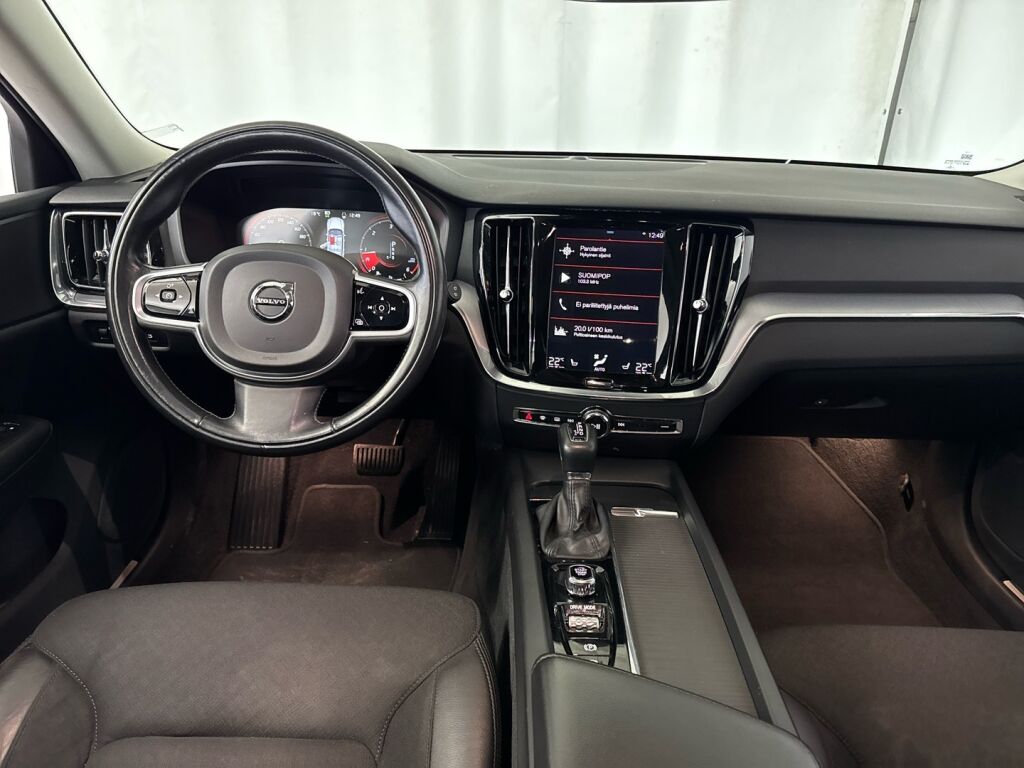 Volvo V60 2020 Valkoinen