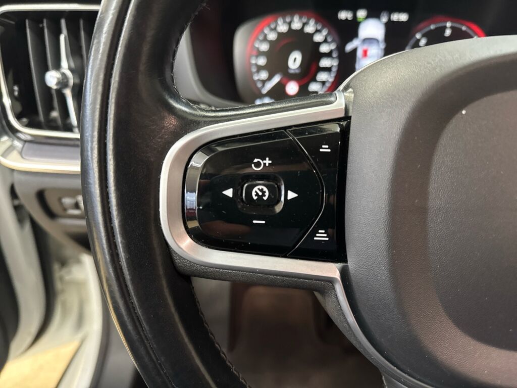 Volvo V60 2020 Valkoinen