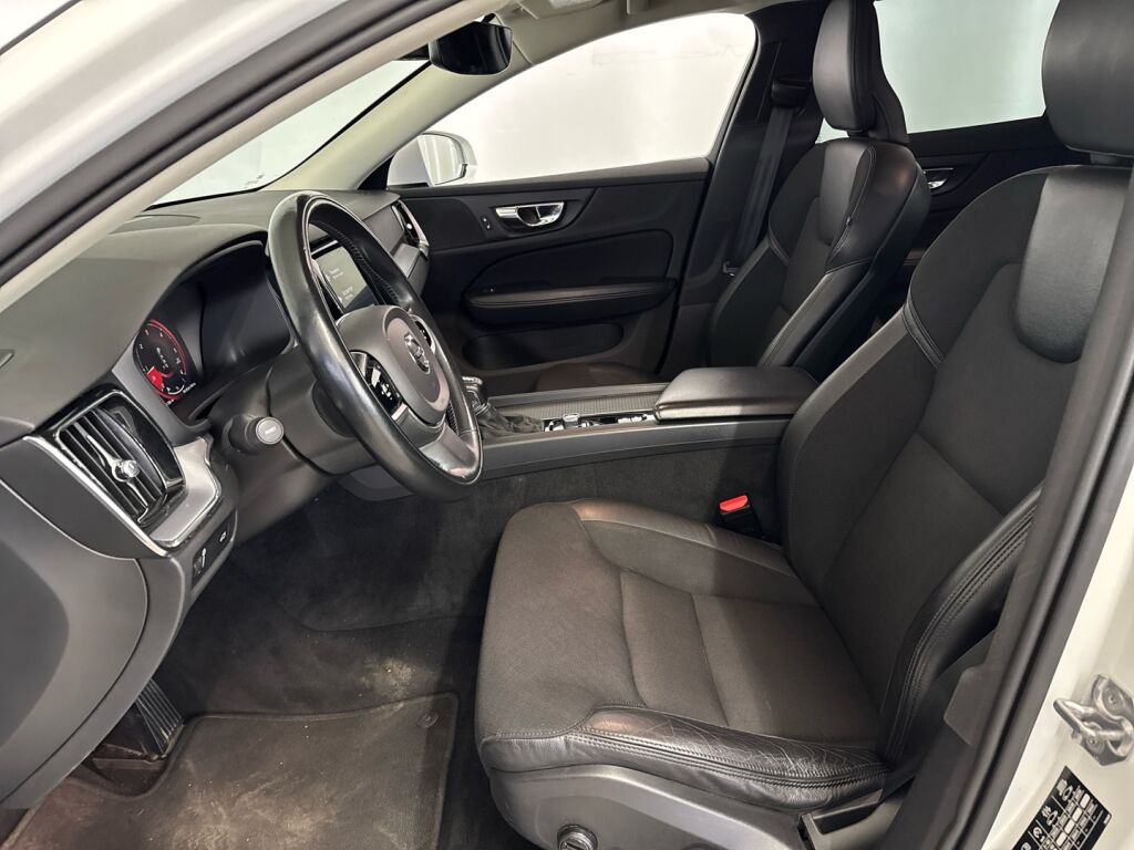 Volvo V60 2020 Valkoinen