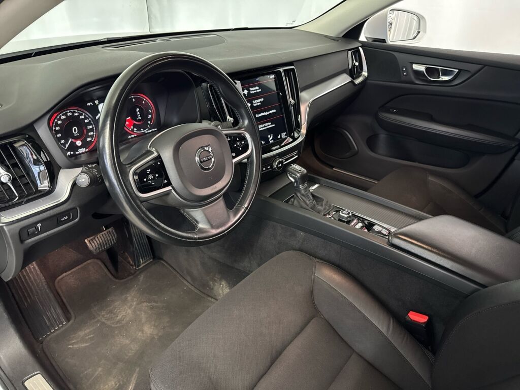 Volvo V60 2020 Valkoinen