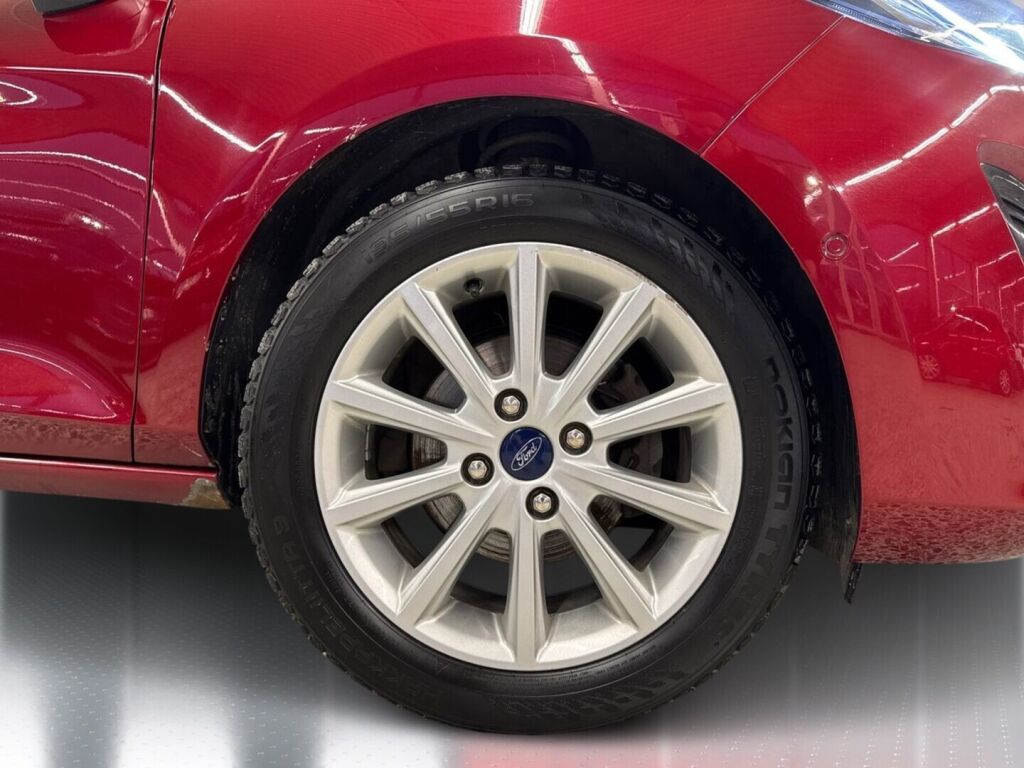 Ford Fiesta 2020 Punainen