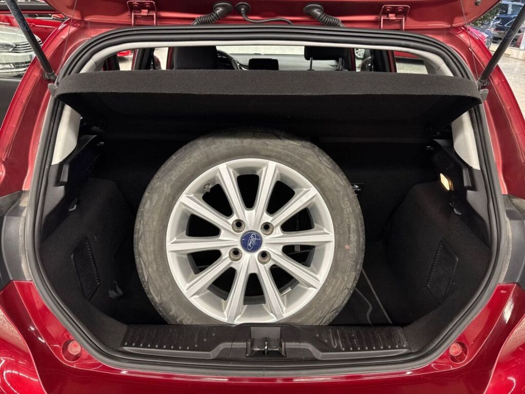 Ford Fiesta 2020 Punainen