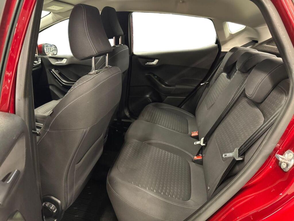 Ford Fiesta 2020 Punainen