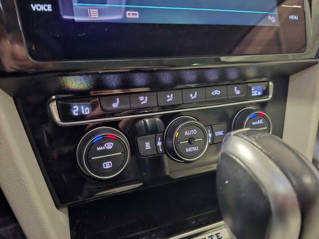 Volkswagen Passat 2018 Valkoinen