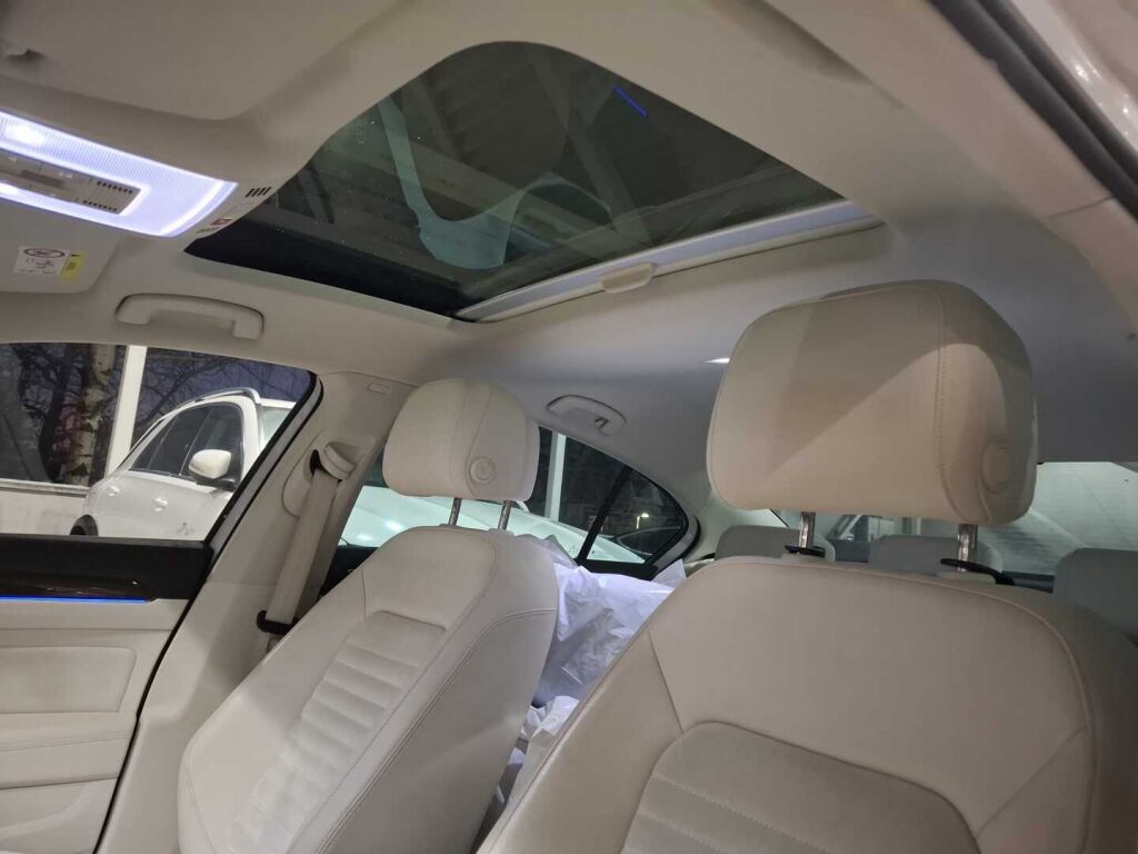 Volkswagen Passat 2018 Valkoinen