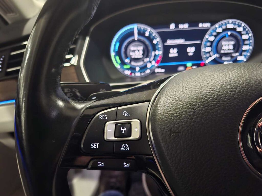 Volkswagen Passat 2018 Valkoinen