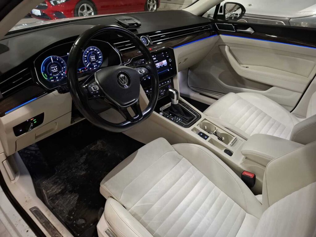 Volkswagen Passat 2018 Valkoinen