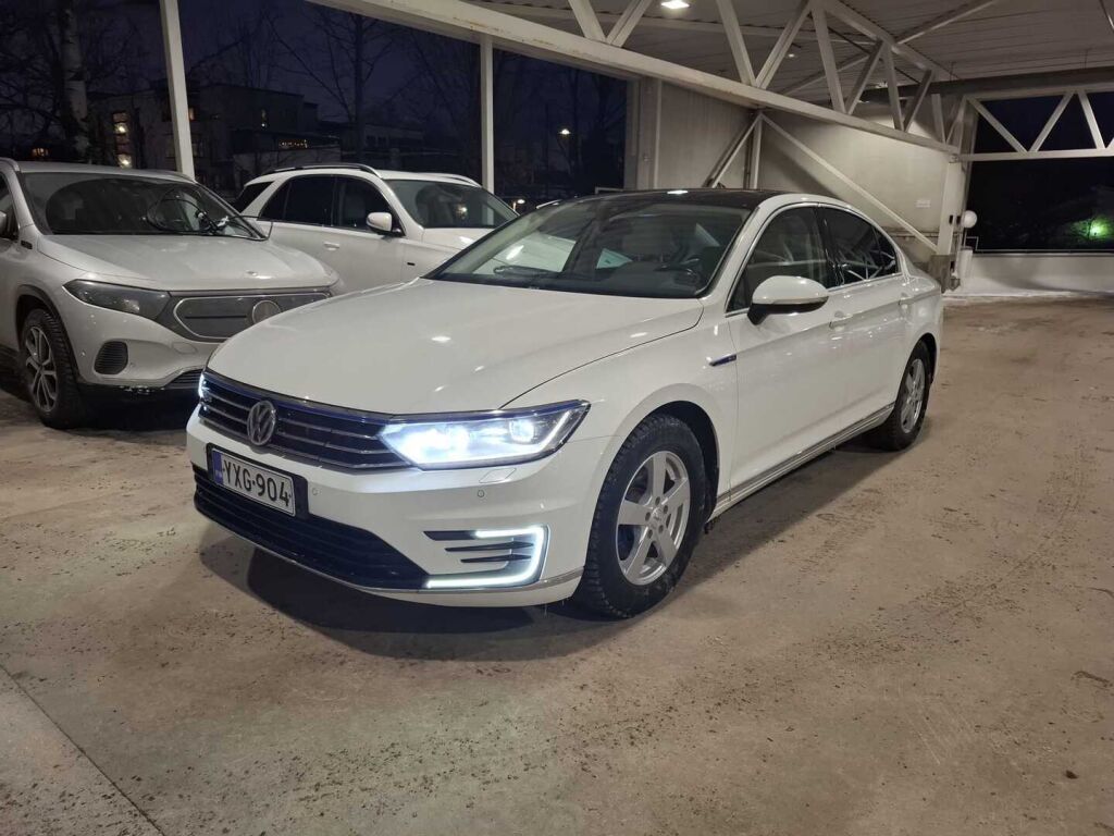 Volkswagen Passat 2018 Valkoinen