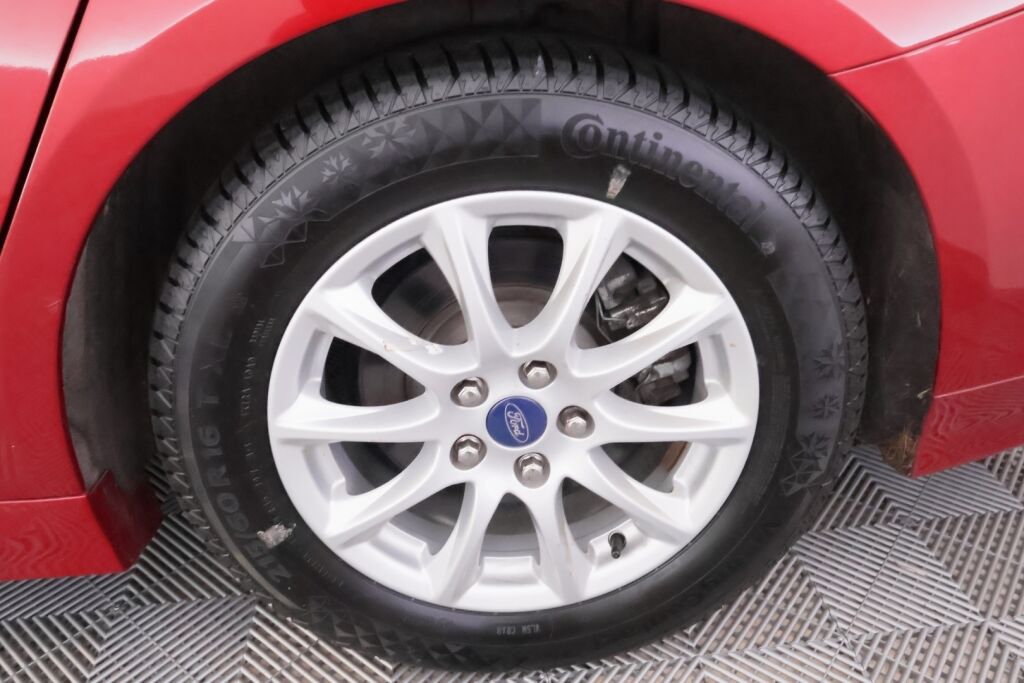 Ford Mondeo 2020 Punainen