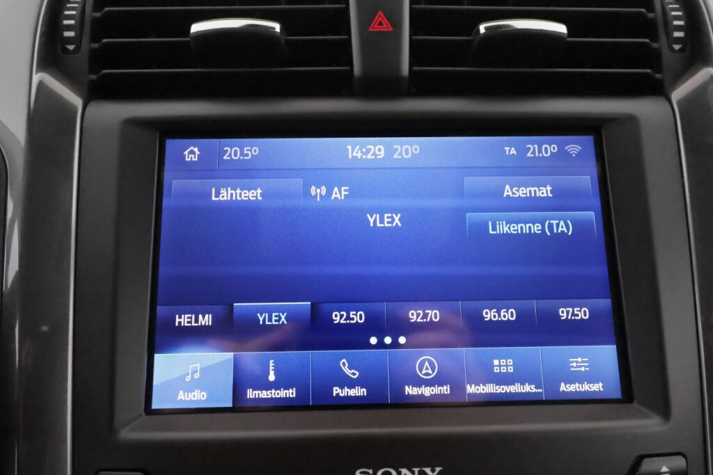 Ford Mondeo 2020 Punainen