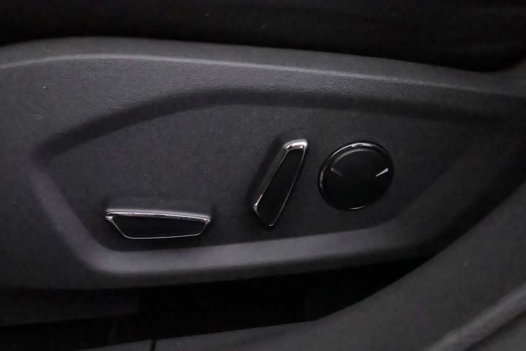 Ford Mondeo 2020 Punainen