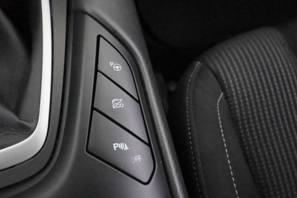 Ford Mondeo 2020 Punainen