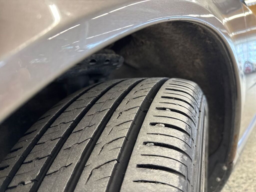 Volvo V70 2010 Harmaa