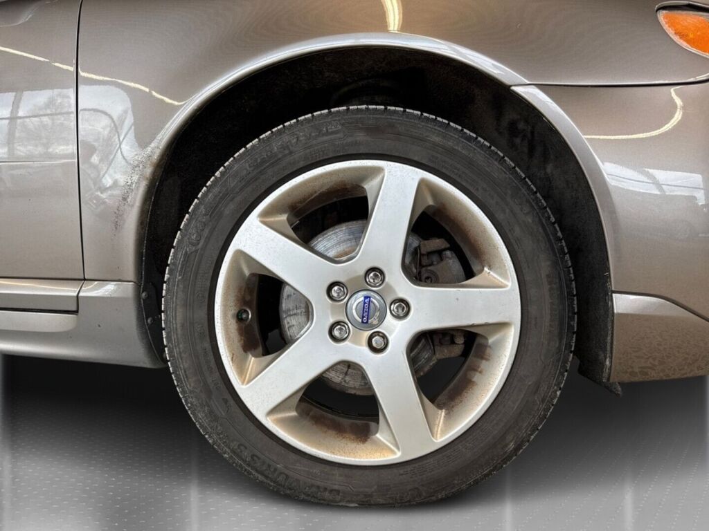 Volvo V70 2010 Harmaa