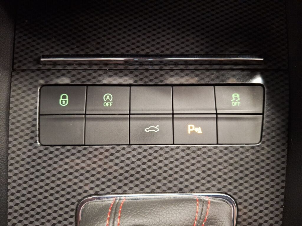 Skoda Octavia 2020 Valkoinen