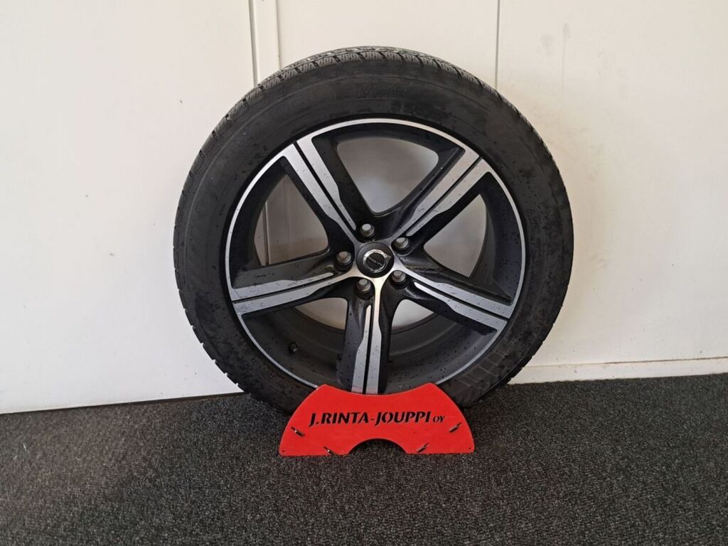 Volvo V90 2021 Musta