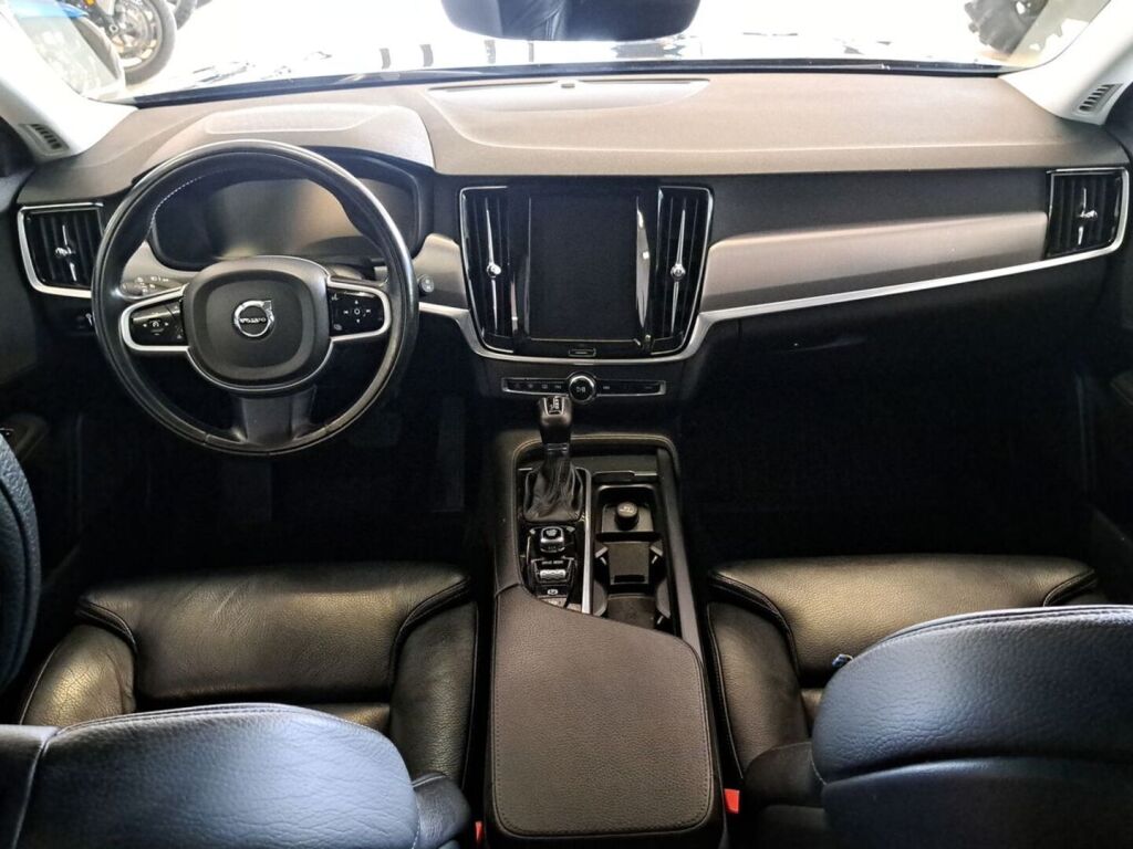 Volvo V90 2021 Musta
