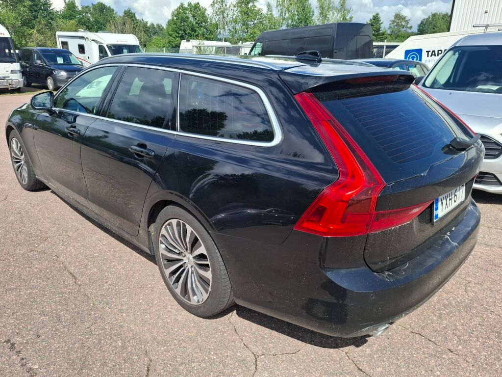 Volvo V90 2021 Musta
