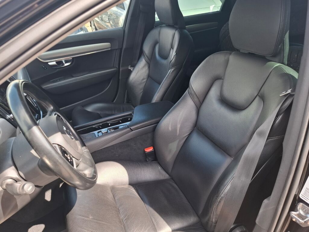 Volvo V90 2021 Musta
