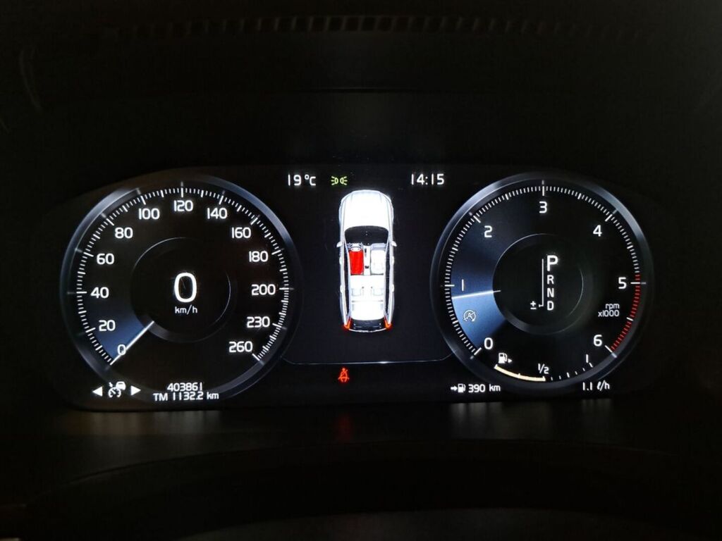 Volvo V90 2021 Musta