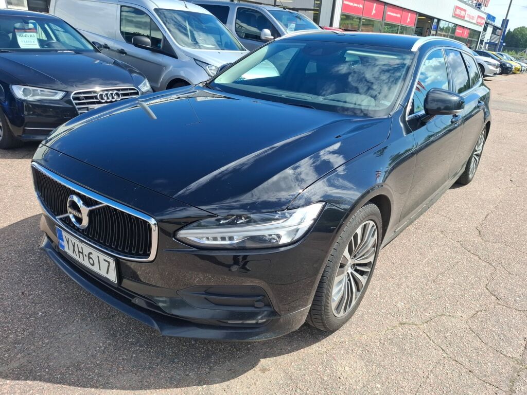 Volvo V90 2021 Musta