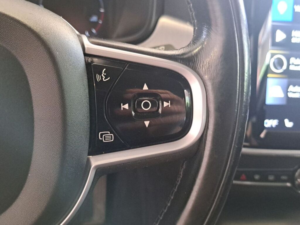 Volvo V90 2021 Musta