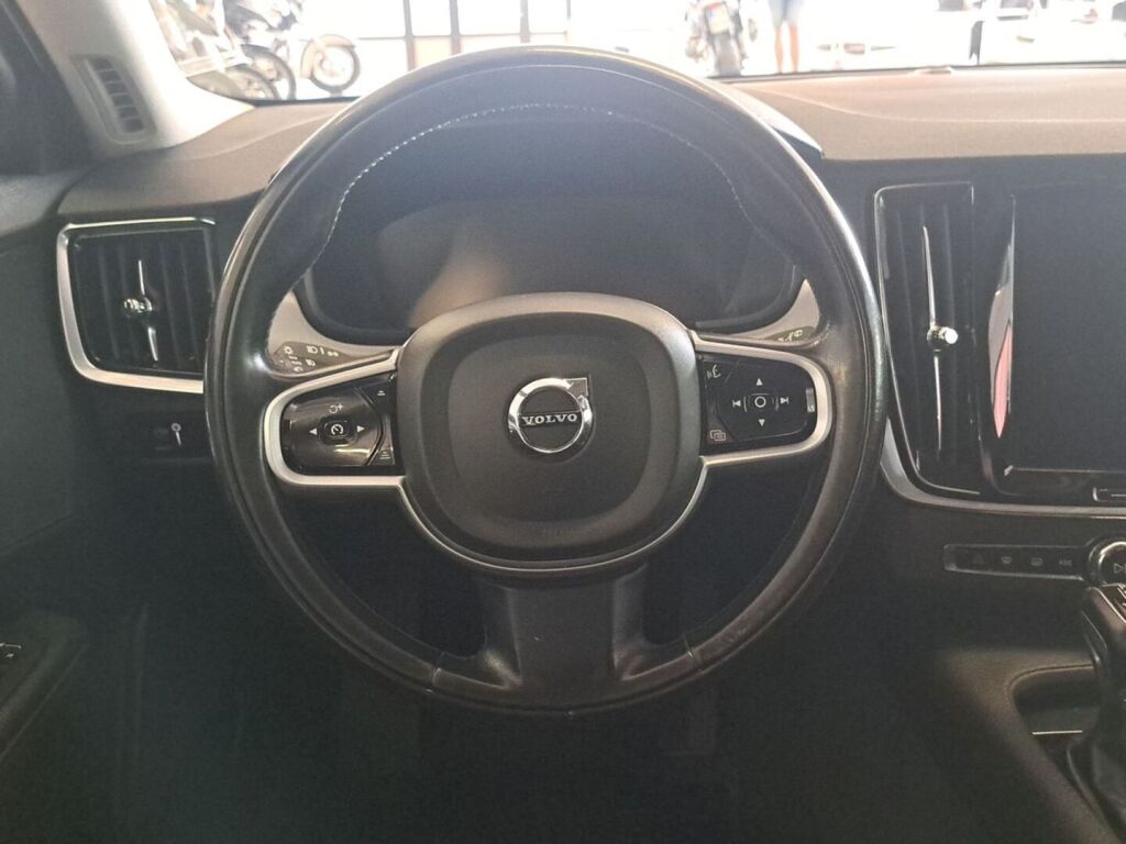 Volvo V90 2021 Musta