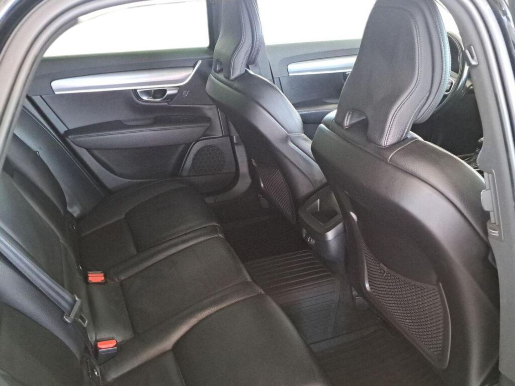 Volvo V90 2021 Musta