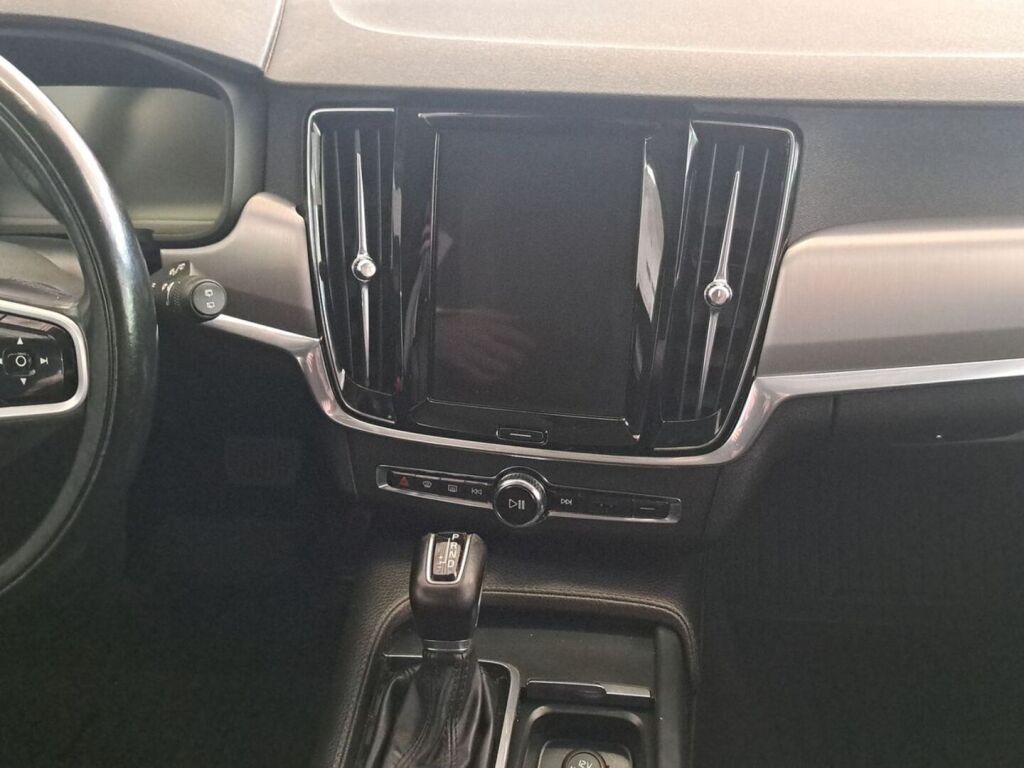 Volvo V90 2021 Musta