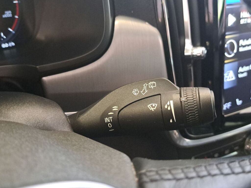 Volvo V90 2021 Musta
