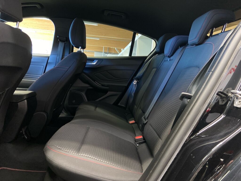 Ford Focus 2020 Musta