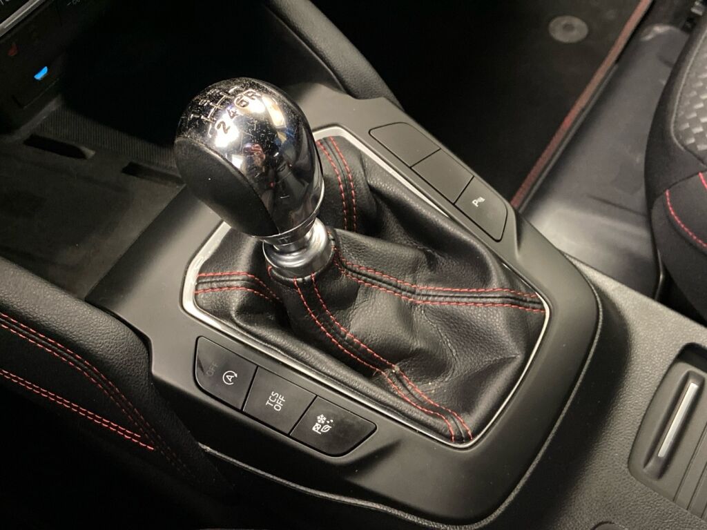 Ford Focus 2020 Musta