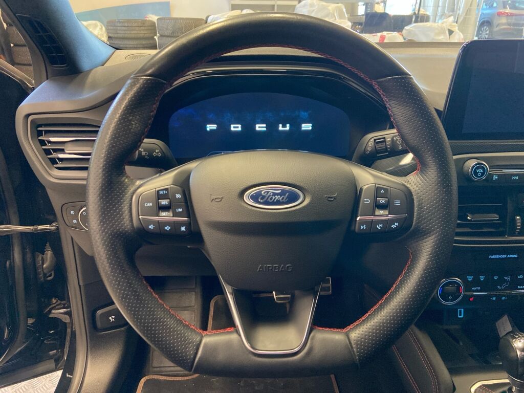 Ford Focus 2020 Musta