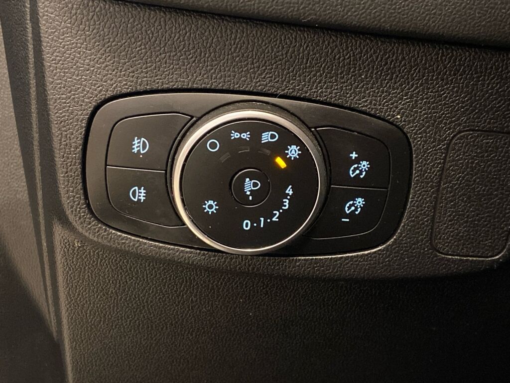 Ford Focus 2020 Musta