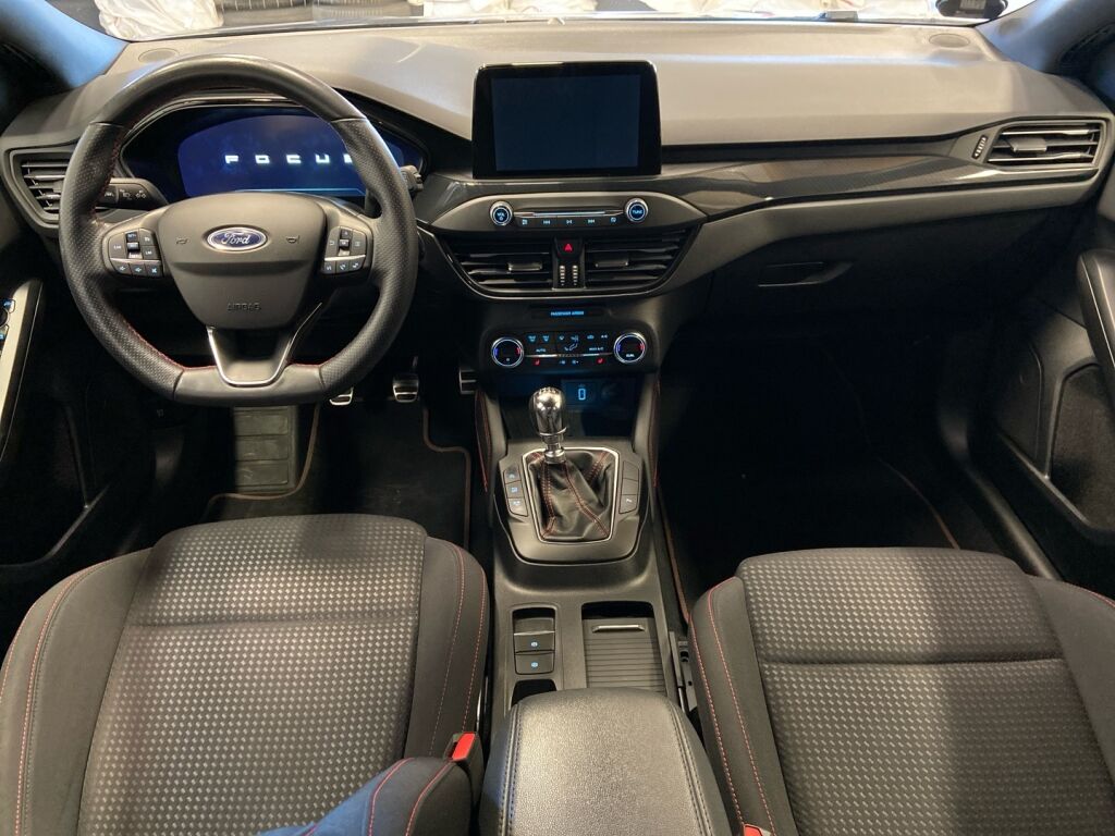 Ford Focus 2020 Musta