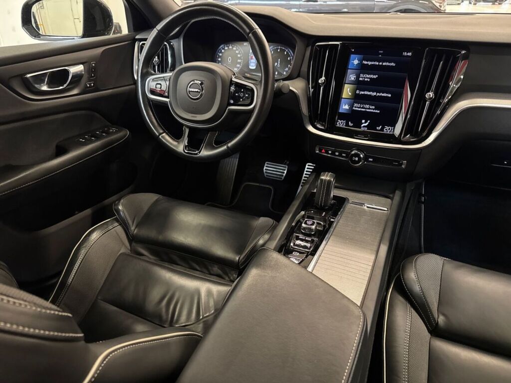 Volvo S60 2020 Musta