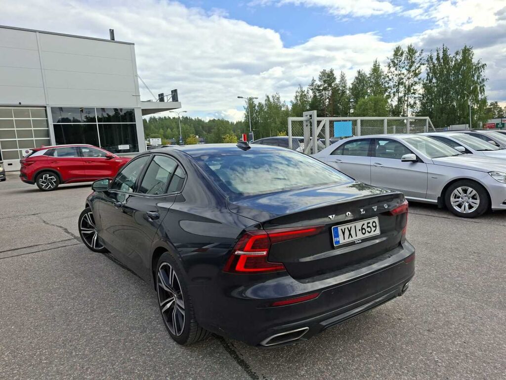 Volvo S60 2020 Musta