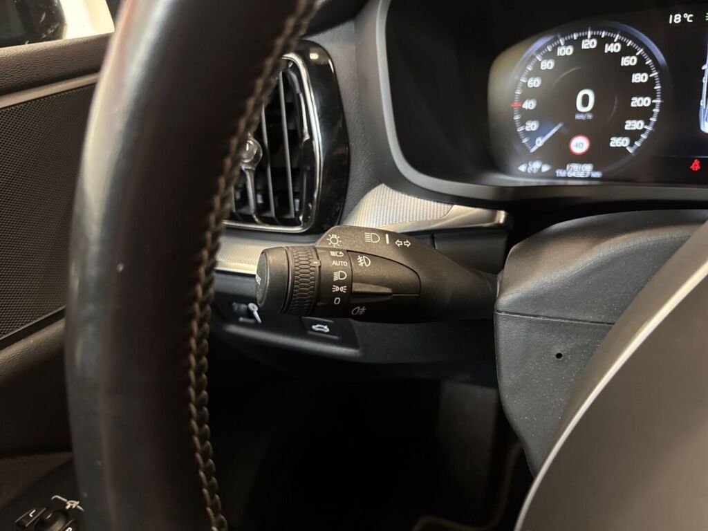 Volvo S60 2020 Musta