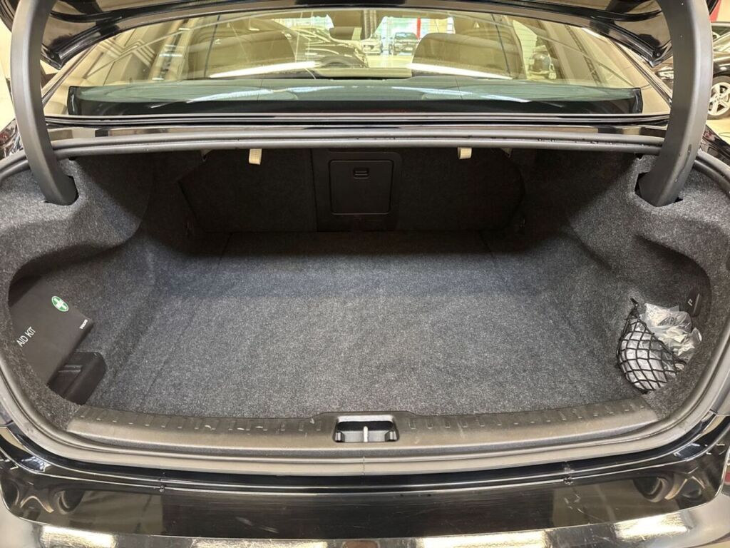 Volvo S60 2020 Musta
