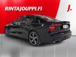 Volvo S60 2020 Musta